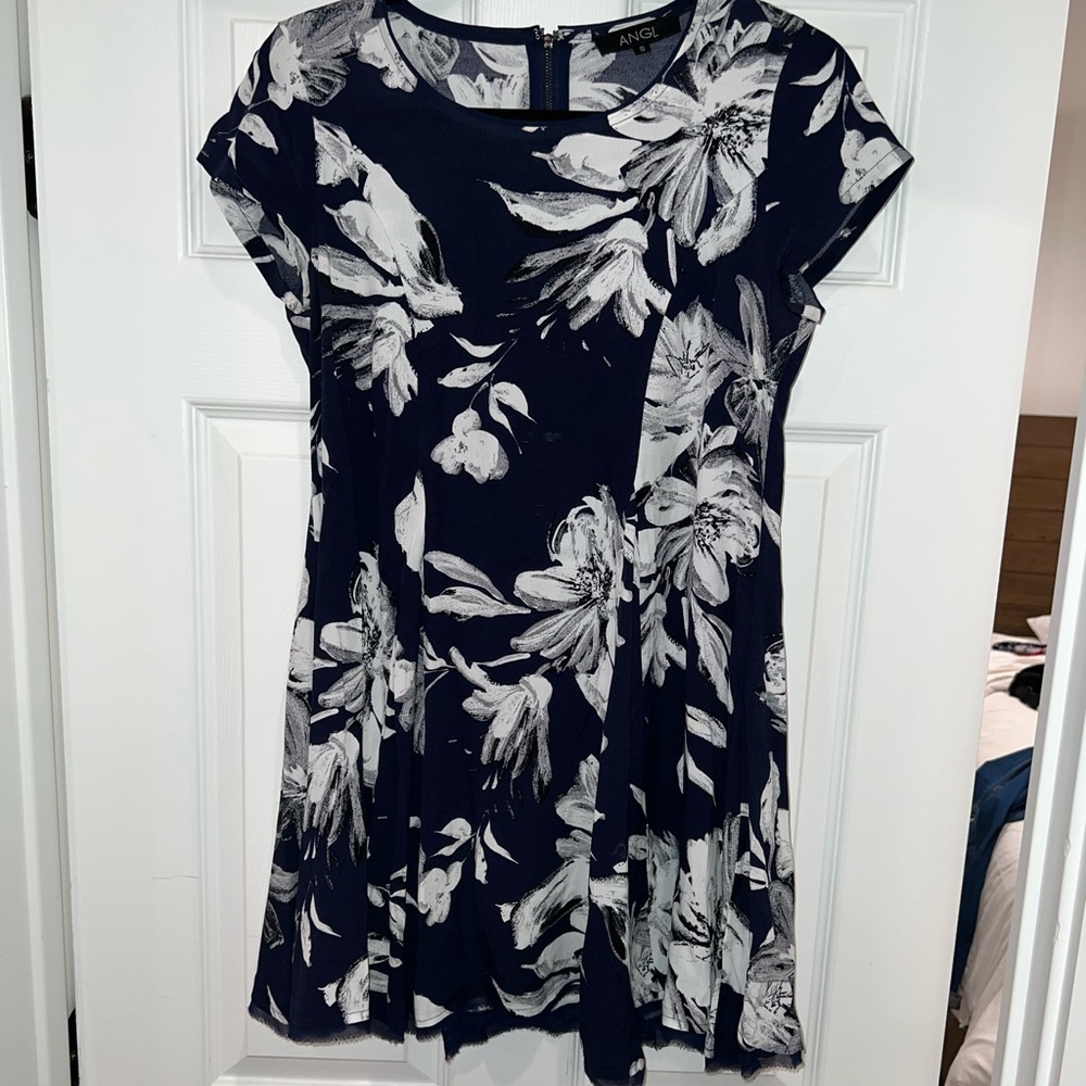 Short sleeve floral print dress!